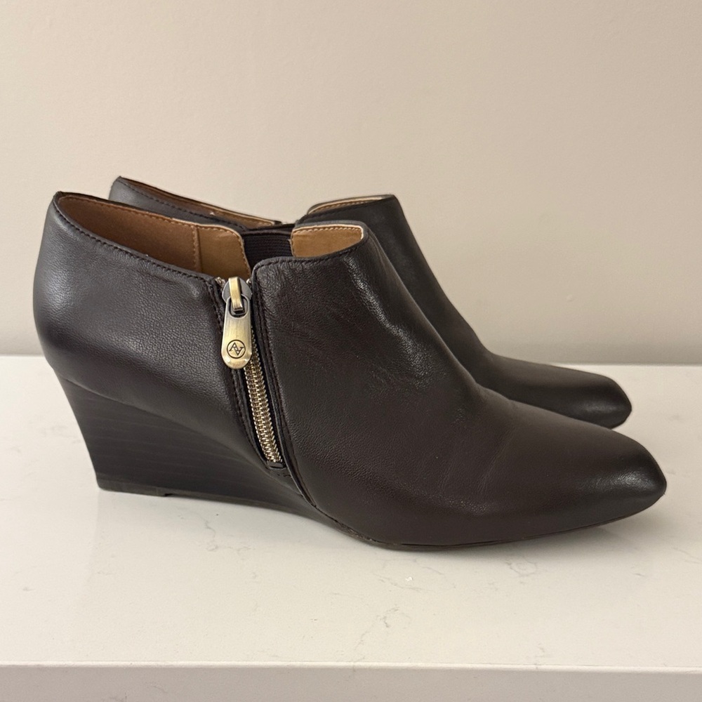 Adrienne Vittadini Leather Brown Wedge Ankle Boots zip up sides 8.5